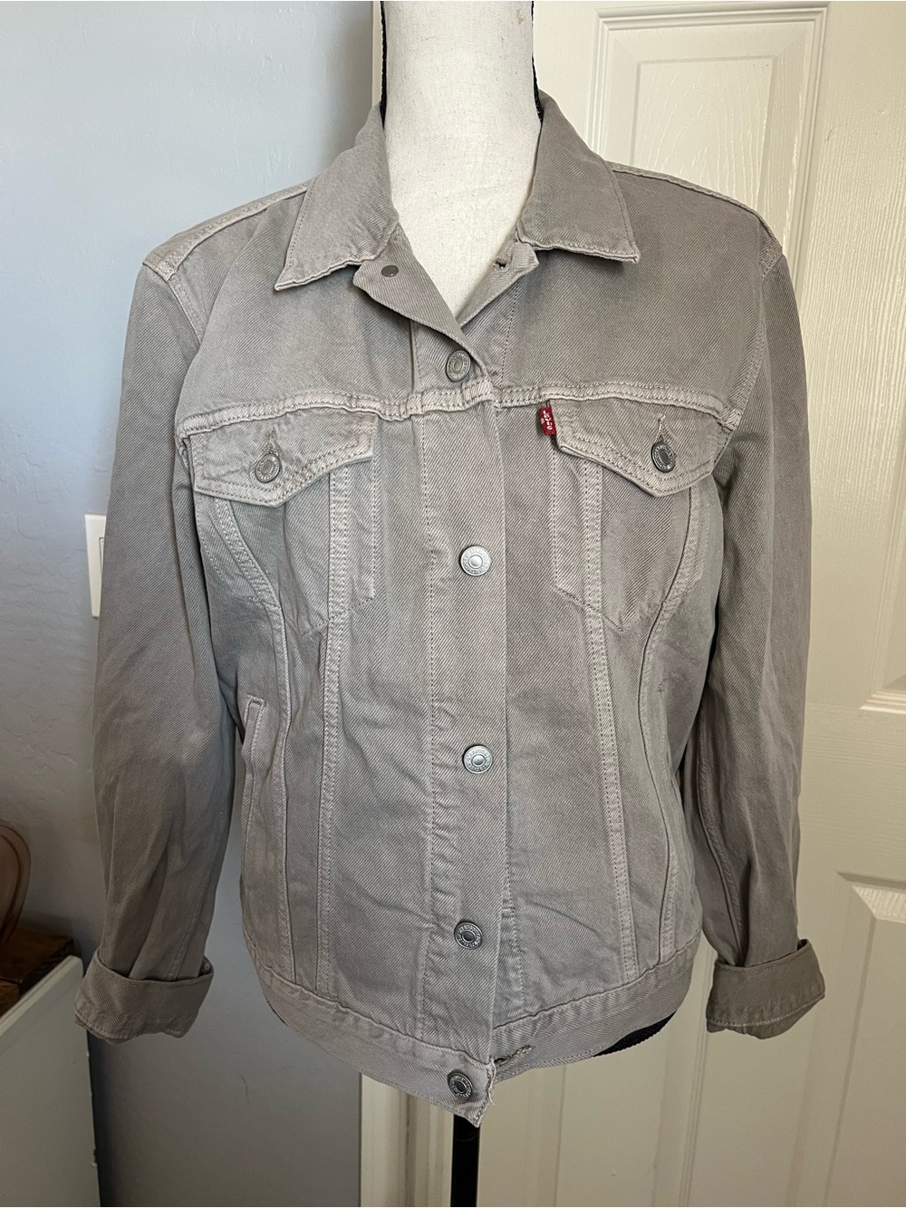 Vintage Levi's Men’s Light Gray Denim Trucker Jacket